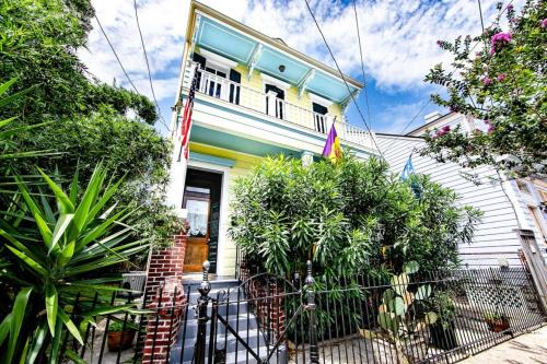 Ursulines Historic Creole Mansion Steps to QTR Historic Getaways W Pool