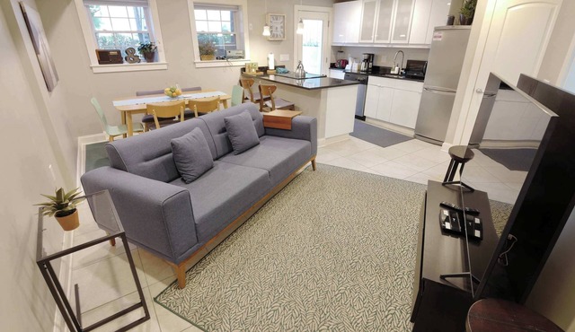 US Capitol Walkable 2BR + Parking & Patio