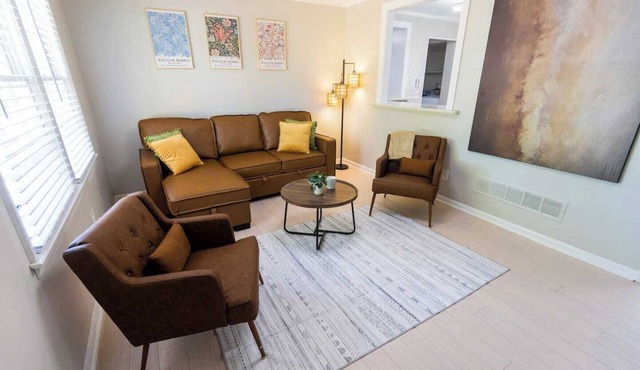 USC Cottage - Sleeps 8+ Wheel Chair Accessible
