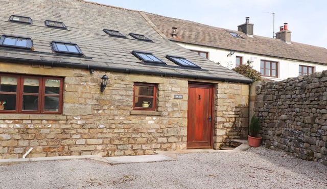 USHERWOODS BARN, pet friendly, luxury holiday cottage in Tatham