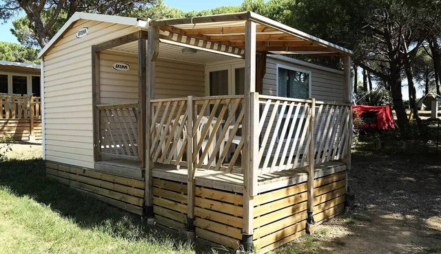 Ushuaïa Villages Camping Figurotta * - Mobil Home Méditerranée 32m² - 2 bedrooms + air conditioning + TV + covered terrace for 6 people