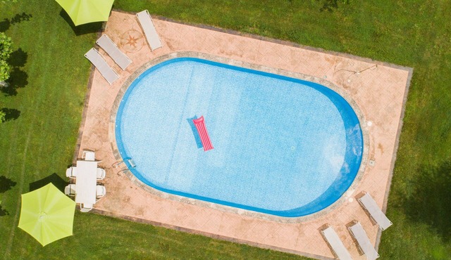 Usko Rural Cottage with pool, tennis court and gardens