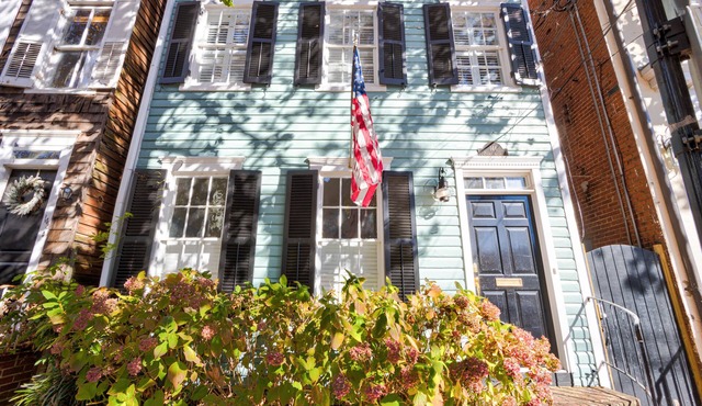 USNA Luxury Home, parking, pet friendly