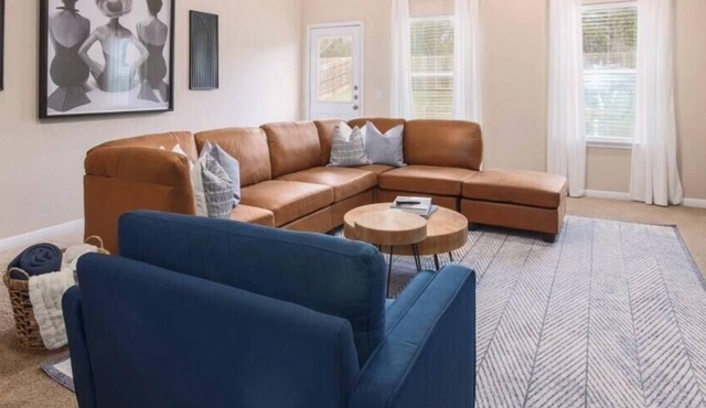 UT Access | 4BR + King Beds |Samsung Tech Corridor