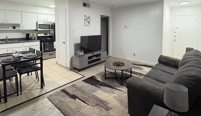 UT Austin Getaway/1BR Sleeps 6/Downtown