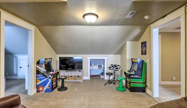 Utah Abode - Deck, Arcade Games and Near Skiing
