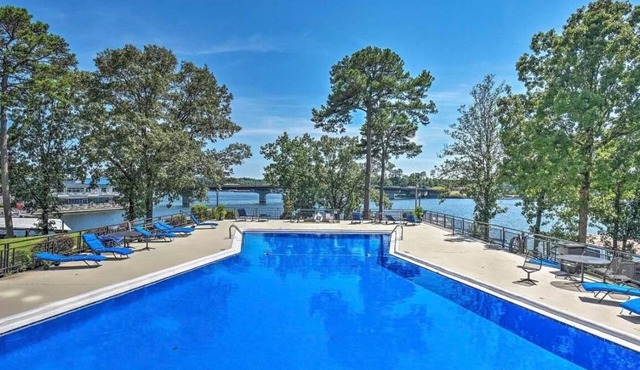 Utopia on Lake Hamilton