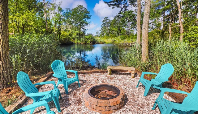Utter East - great home with large screened porch and firepit next to the pond