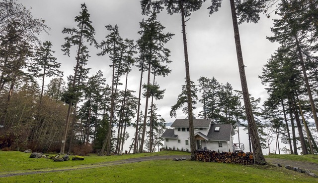 Utter Seclusion on 600 Feet of Waterfront , Free WiFi