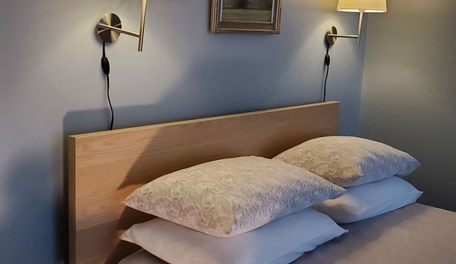 UVA Hospital Area Free Guest Parking No Stairs Separate Private Entrance