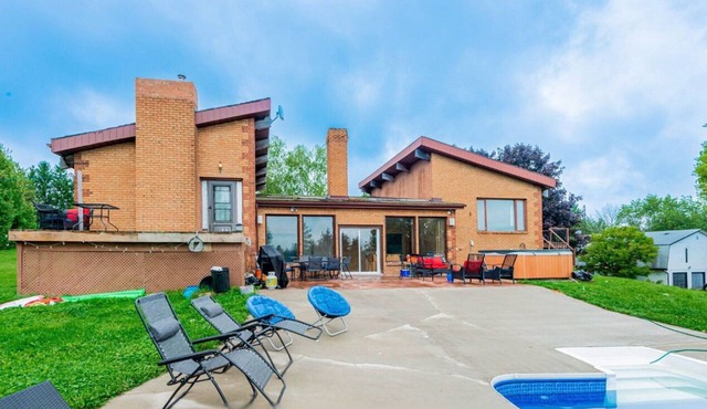 Uxbridge Grand Estate - Main House on 27 Acres