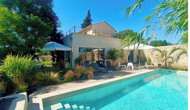 Uzès, listed Mazet, very nice view, air conditioning, shops on foot, secure swimming pool