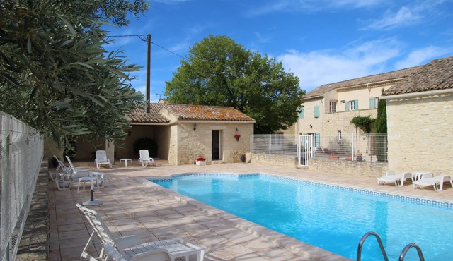 Uzès: superb gîte in a Provencal farmhouse 700m from the town center
