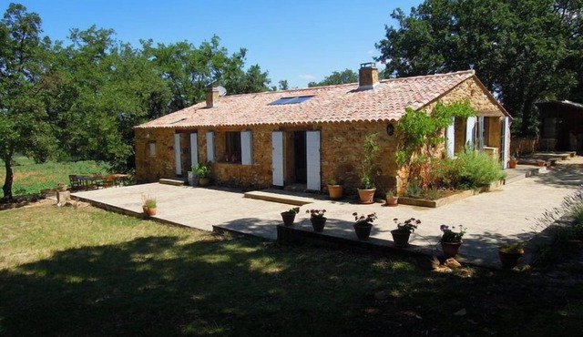 Uzès 6 km - Former sheepfold, with swimming pool. Exceptional calm setting.