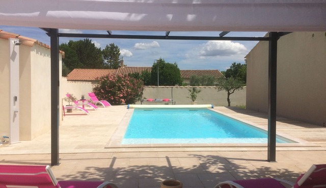 UZES A PIED : AIR-CONDITIONED VILLA - PRIVATE POOL - ENCLOSED GROUNDS