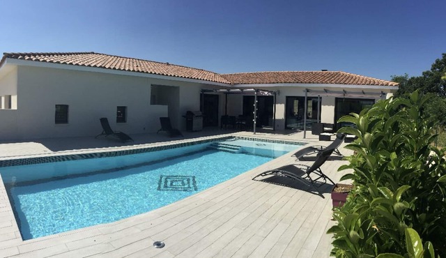 UZES and its surroundings VILLA 5 Stars for 8 people