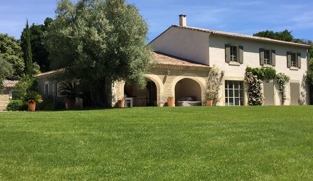 UZES, LUXURIOUS ARCHITECT AIR- CONDITIONED VILLA WITH SWIMMING-POOL (12 X 6 m.)