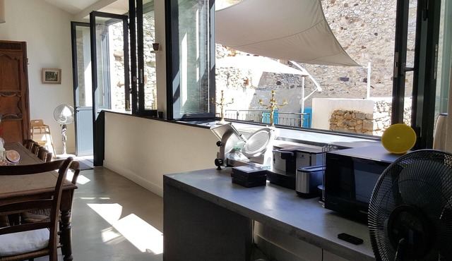 UZES/old house with character in the town renovated sleeps 22