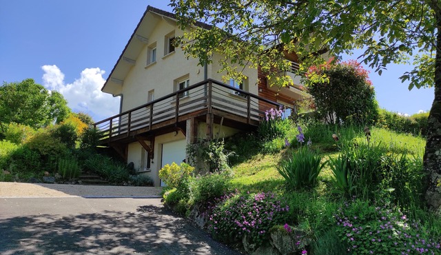 Véritable Lit et Petit-déjeuner français à la campagne - vue magnifique
