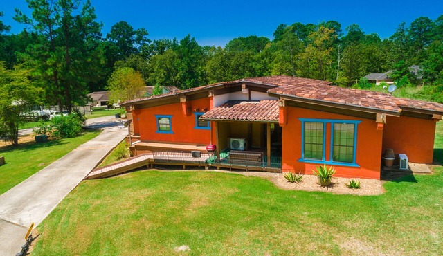 V#3 Beautiful Home in Sam Rayburn. Vacation or fishing tournament-Up to 7 guests