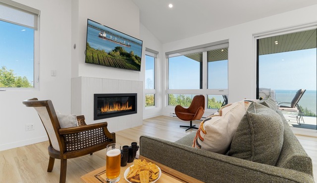 Vigie du St-Laurent 86: Stunning Views & Hot Tub