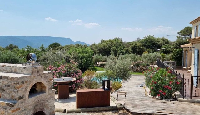 Villa Familiale Typiquement Provençale, au Calme, à 20 min D'aix