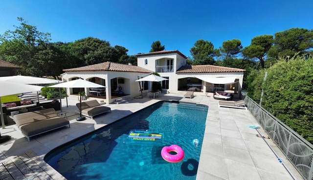 villa air conditioning, heated pool, jacuzzi -