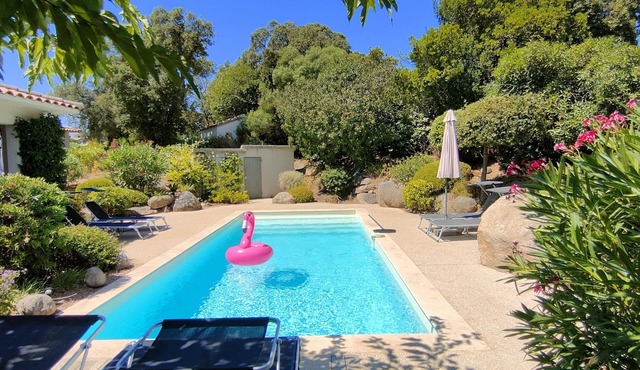 Villa with private pool close to the magnificent Pinarellu beach.