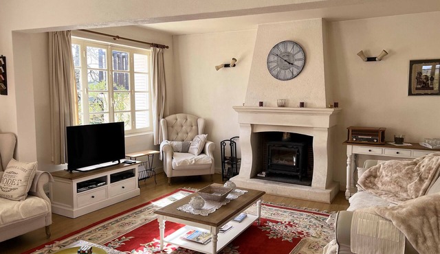 Villa with swimming pool and a vast landscaped park. For 6 to 14 travelers.