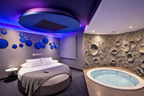 V Hotel