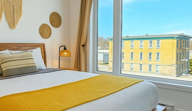 V.I.P Stay - Downtown with Free Indoor Parking