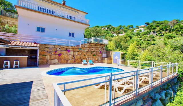 V&V LLORET-Villa Sunrise: incredible villa with private pool from 3km beach