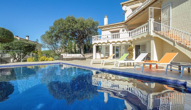 V013 - Villa Mas Isaac, Magnífica villa con piscina privada.