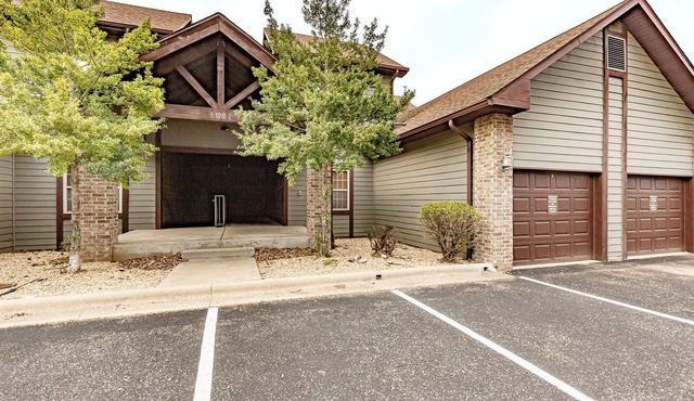V1211-1, Golf-themed 2Br, 2Ba Villa on the 13th Fairway