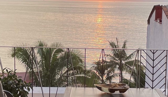 V177 LUXURY 1892 SQ FT 2 BEDROOM CONDO ROMANTIC ZONE 1/2 BLOCK LOS MUERTOS BEACH