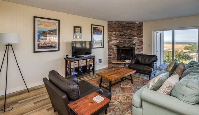 V467 2 Bedroom 1st Floor renovated, Pet Friendly, No cleaning fees