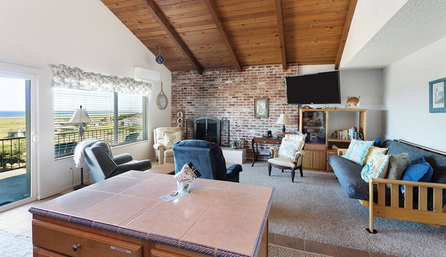 V488 2 Bedroom Pet Friendly 3rd floor, elevator, No Cleaning fee