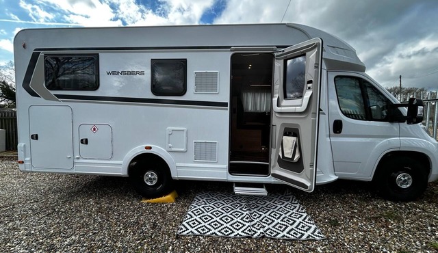 Vaaroom London Explorers' Pod