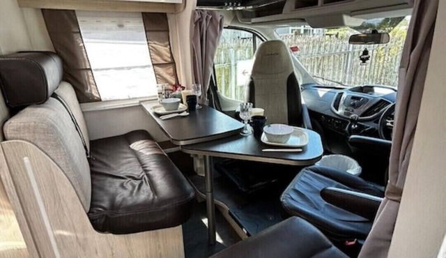 Vaaroom London Explorers' Pod