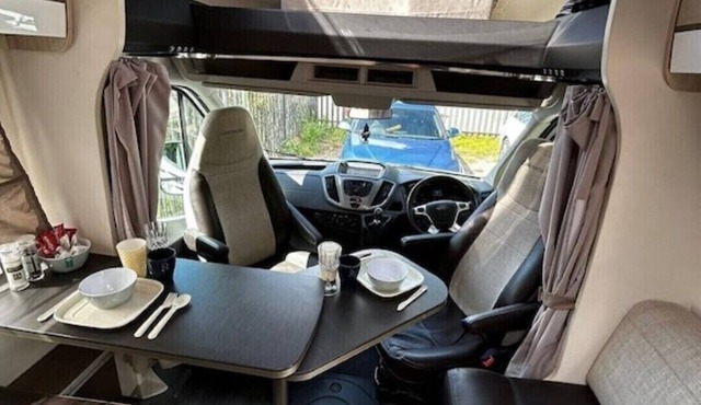 Vaaroom London Explorers' Pod