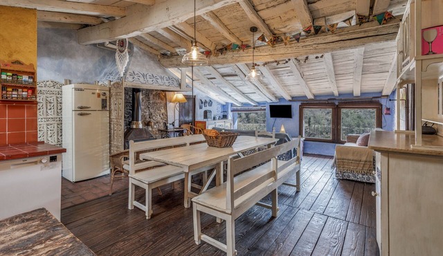 Vacation Home "Els Mossos, El Reixac Casa Rural" with Mountain View, Shared Pool & Wi-Fi