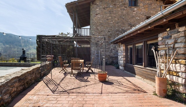 Vacation Home "Galliner, El Reixac Casa Rural" with Mountain View, Shared Pool & Wi-Fi
