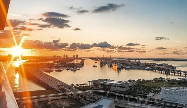 Vaca Rentalz Ocean & City 2BR/2BA w/Rooftop Pool
