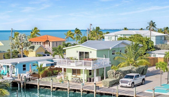 Vaca Vista 3 bed 3 bath pool and 2 jacuzzi`s 60 ft of dockage 2 kayaks 2 paddleboards