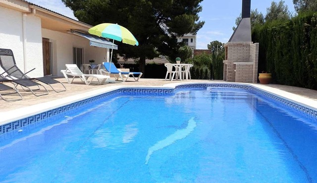 Vacances idéales près de la mer : maison avec piscine privée, WiFi gratuit, clim en option, animaux admis