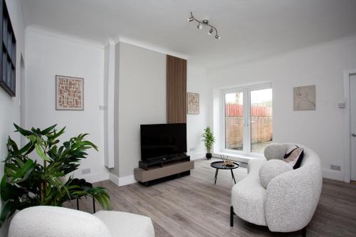 Vacant Nests The Attwood Smart Tv WIFI