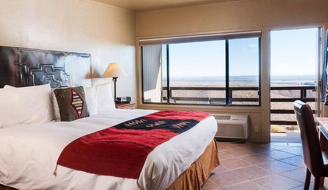 Vacation Day Is Always A Great Idea! Free Parking, Onsite Dining, Pets Allowed