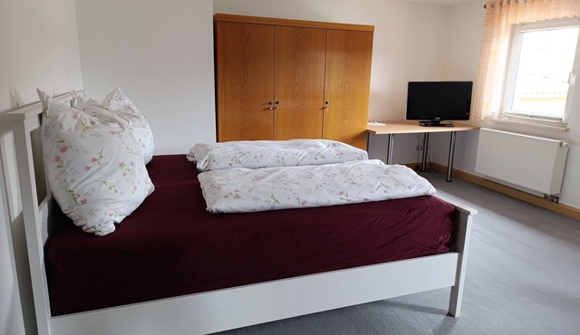 Vacation apartment Zirbelkiefer with feel-good ambience near the spa park and clinics in Bad Klosterlausnitz