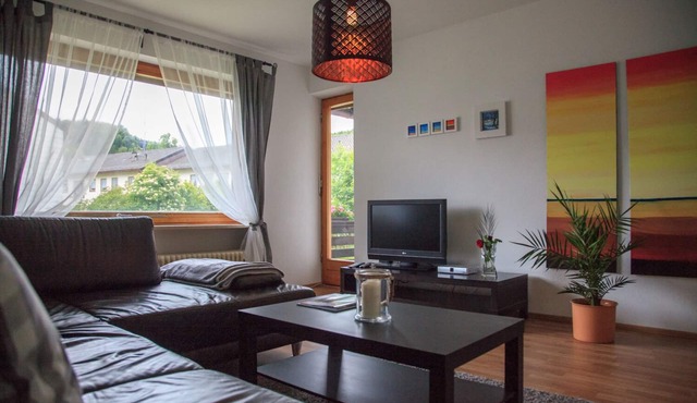 Vacation apartment for 2-4 persons, 80 sqm, 2 bedrooms, balcony in Marquartstein