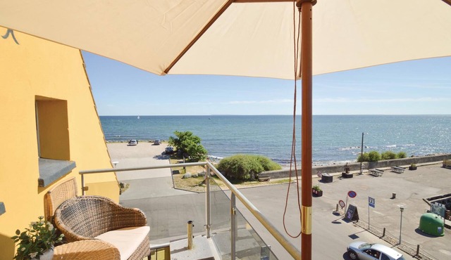 Vacation apartment in the front row to the water and the sports harbor in Rødvig.